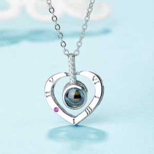 Colgante de corazón en plata "100 maneras de decir te amo"