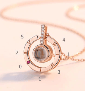 Colgante reloj de sol en oro rosa "100 maneras de decir te amo"